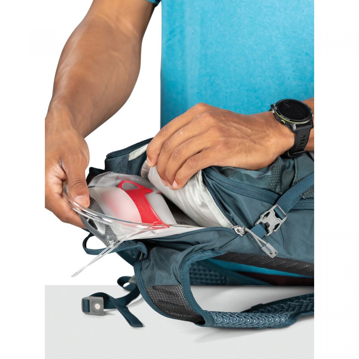 Osprey Siskin 12 Con Bolsa de Hidratación de 2.5 L