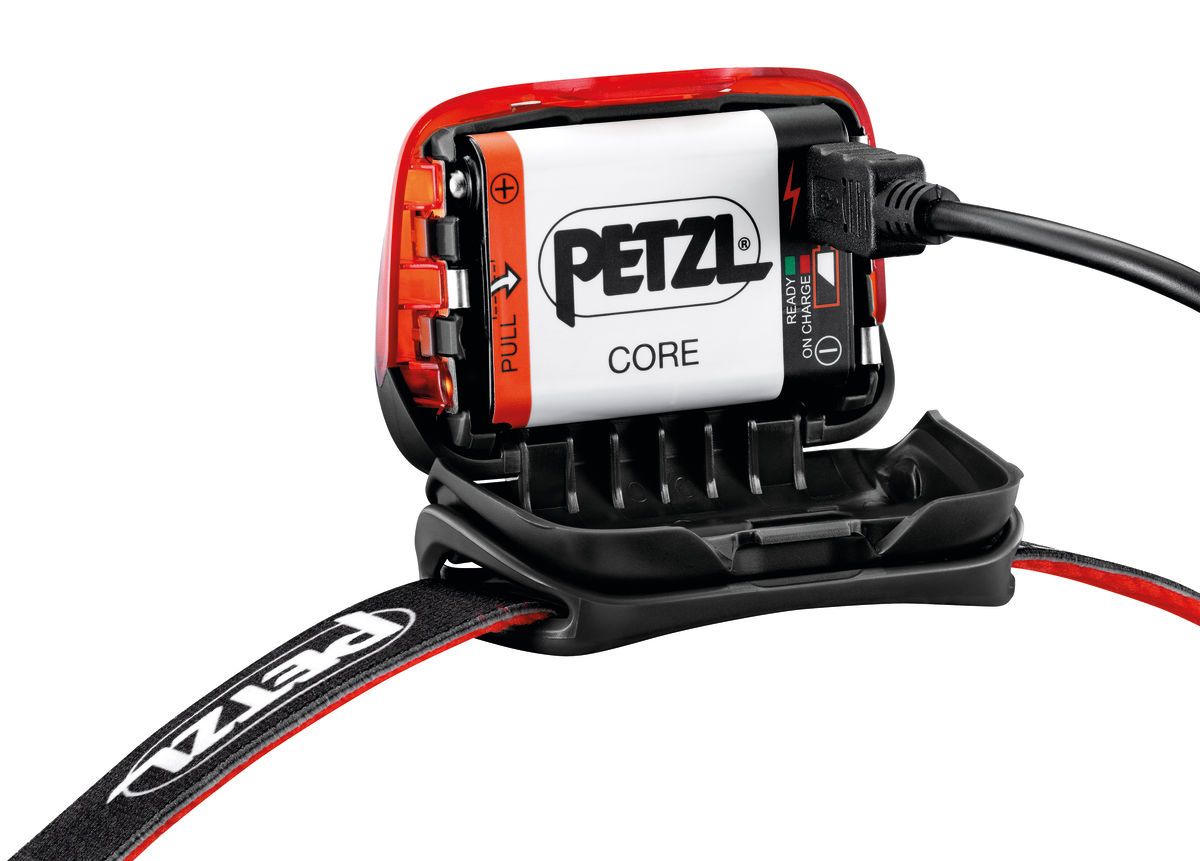 Petzl Actik Core 450 lumens Naka Outdoors Tienda de escalada